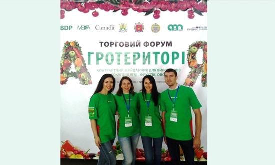  «Параллель» отпраздновала фестиваль «ЧерешнЁво» вместе с мелитопольцами     