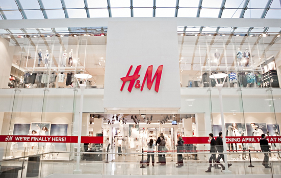 H&M експериментує з продажами «чужих» брендів у магазинах