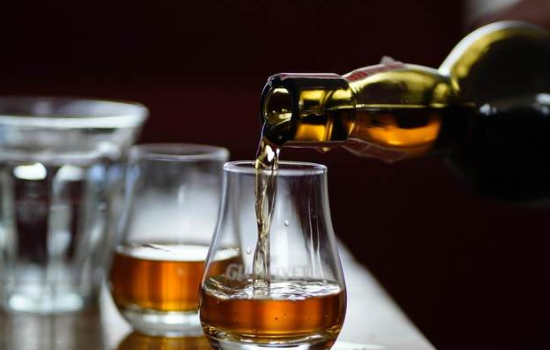 В Верховной Раде обещают спасти виски от запрета