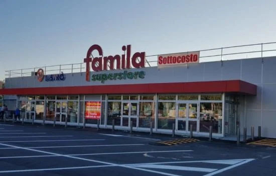  Famila       