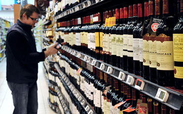Депутаты предложили изменить стоимость лицензий на торговлю вином