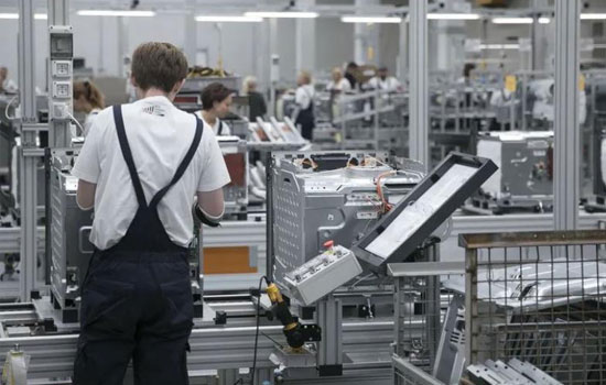 Середня зарплата нетто українців у Польщі досягла 3500 злотих на місяць