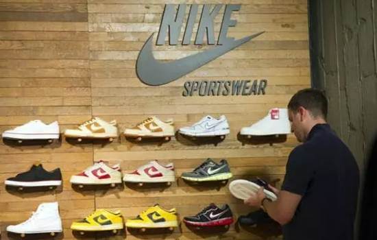Nike     RTFKT