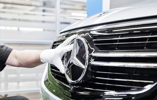 Mercedes  Audi      
