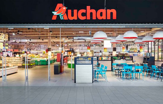 Українці можуть зняти готівку у всіх магазинах Auchan Україна 