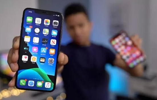 Apple      iPhone  iPad