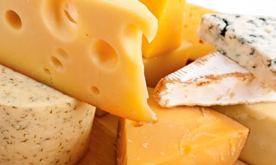 Украина стала на 30% больше покупать сыр за границей