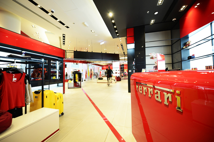 Как выглядит новый флагманский магазин бренда Ferrari (фото)