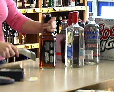 Порядок получения лицензии на право розничной торговли алкоголем и табаком изменен