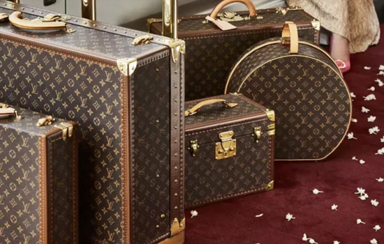  Louis Vuitton     