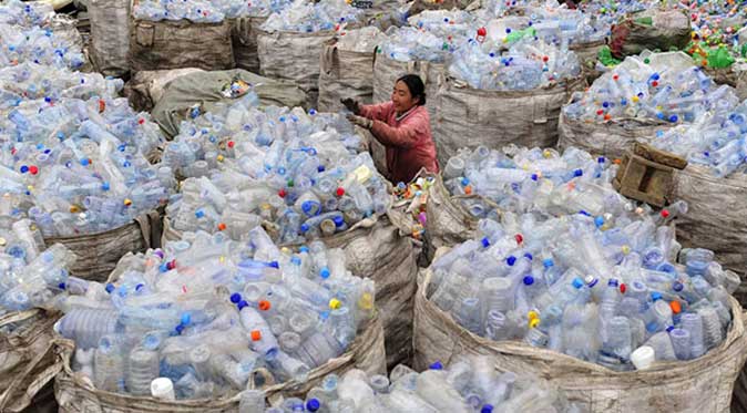 Британские супермаркеты испытывают давление от активистов за использование пластика