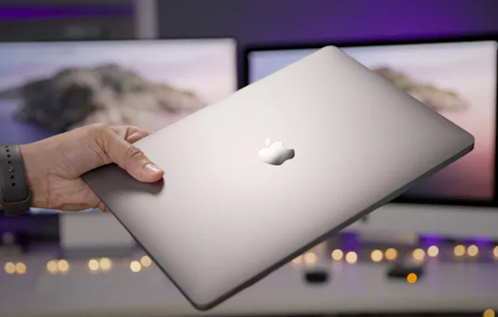 Apple  50     MacBook