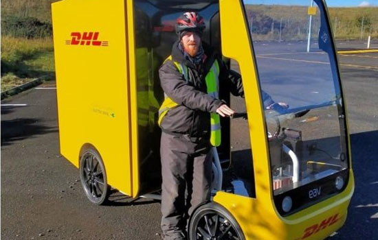DHL випробовує вантажні електроскутери в Шотландії
