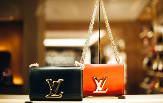 LVMH Fashion Group   