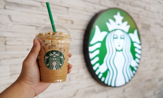 Starbucks уже через два года полностью выбросит пластиковые трубочки