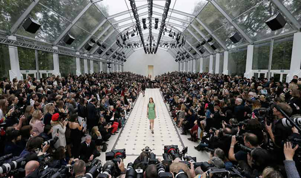 Burberry  -:      