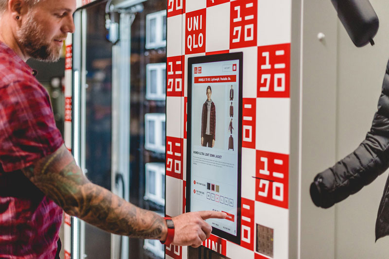 Японский фешн-гигант Uniqlo установит автоматы с одеждой по всей Америке