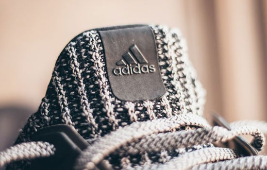   Yeezy   Adidas   300  