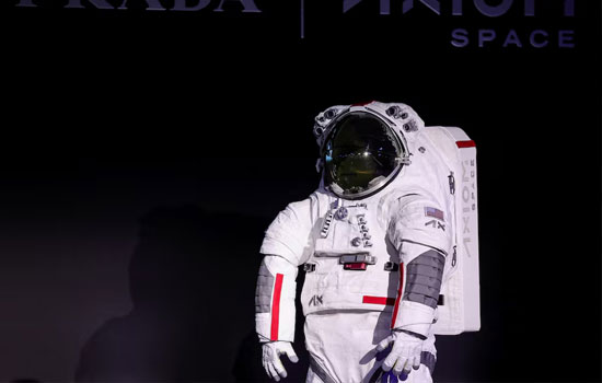 Prada  Axiom Space      ̳