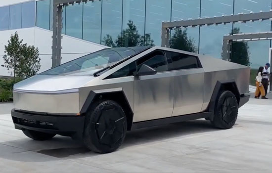 Tesla заборонила покупцям пікапів Cybertruck перепродувати їх протягом року