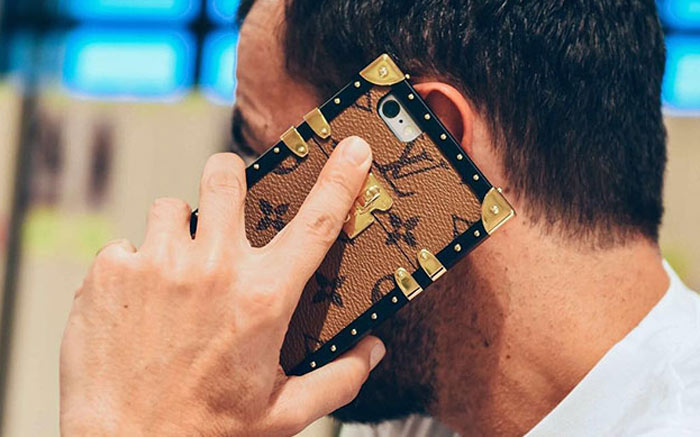  Louis Vuitton     -   
