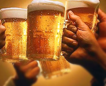 Пиво становится алкоголем: сегодня вводятся ограничения на продажу и рекламу напитка	