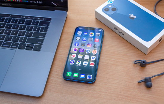 Apple     iPhone