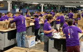 FedEx запакувала та відправила 2400 ящиків з їжею для українських біженців